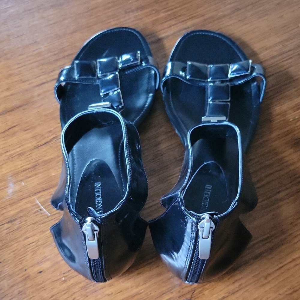 Enzo Angiolini Glossy Black Sandals - Picture 2 of 3